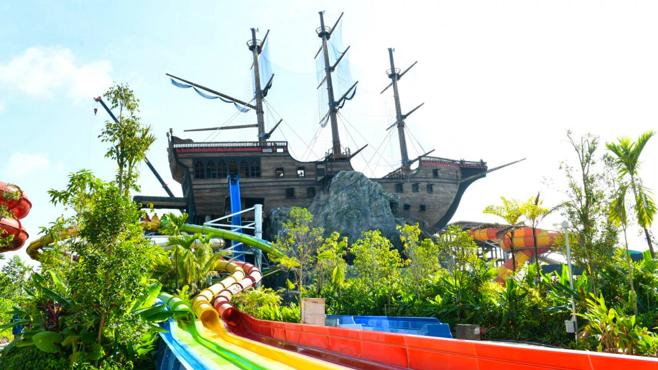 Combo: SplashMania Gamuda Cove + Batu Caves and Kuala Lumpur Countryside Tour