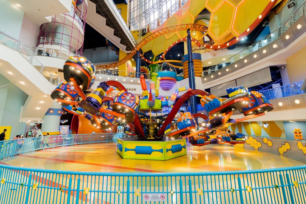 Combo: Berjaya Times Square Theme Park [Weekends and Public Holidays] + Aquaria KLCC 