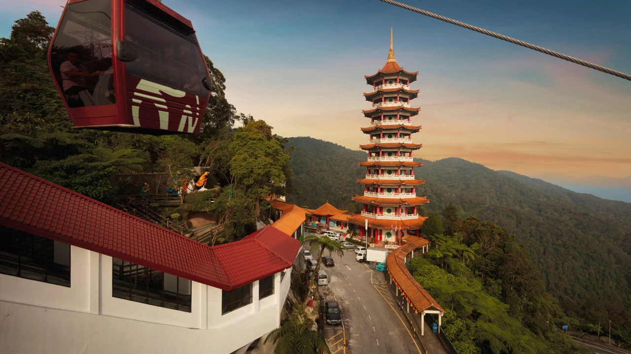 Combo: Genting Highlands Premium Outlets Cable Car + Genting Skytropolis