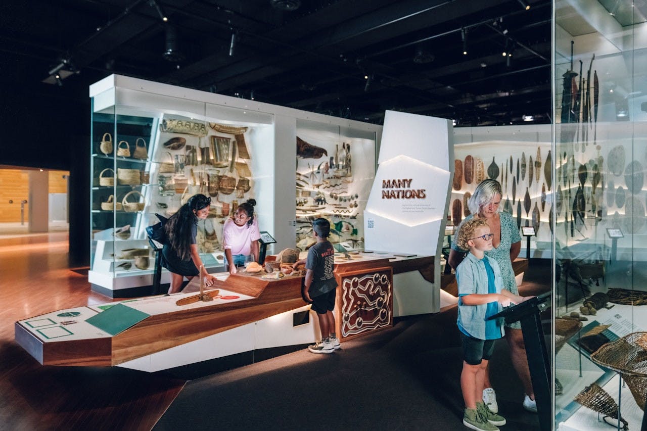 Combo: SEA LIFE Melbourne Aquarium + Melbourne Museum 