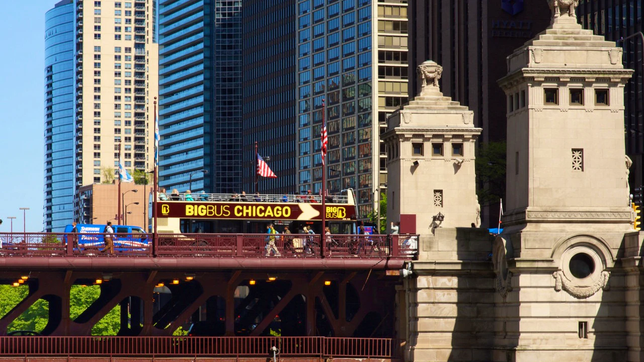 Big Bus Chicago Hop-on Hop-off Bus Tour Price