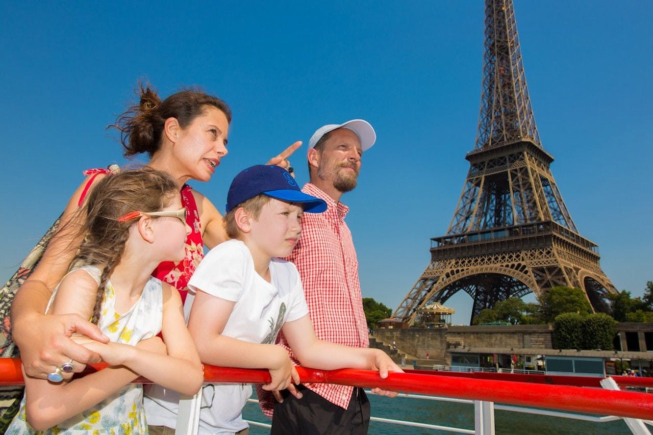 Seine River Sightseeing Cruise by Bateaux Mouches Review