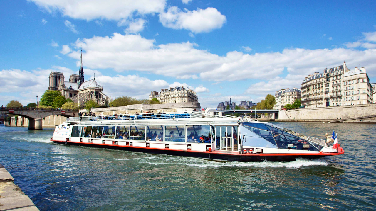 Seine River Sightseeing Cruise by Bateaux Mouches Ticket