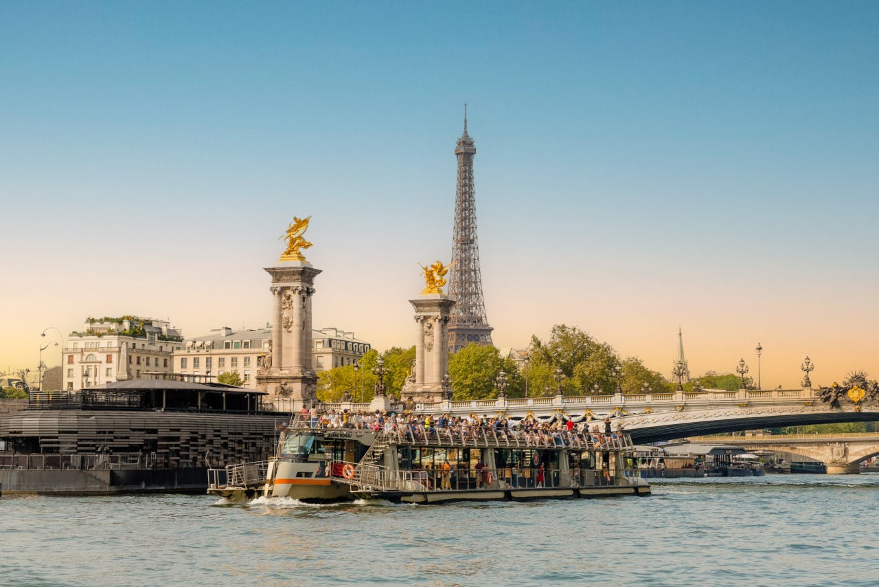 COMBO: Paris Museum Pass + Seine River Sightseeing Cruise by Bateaux Parisiens 