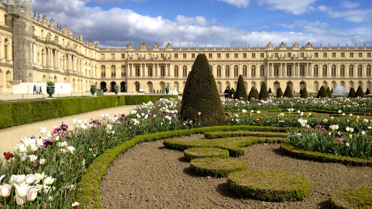 COMBO: Paris Museum Pass + Seine River Sightseeing Cruise by Bateaux Parisiens Price