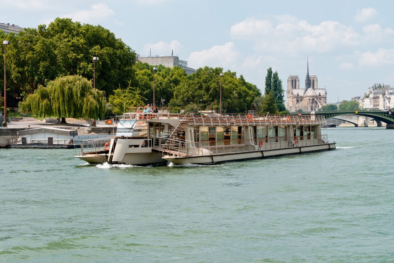 COMBO: Paris Museum Pass + Seine River Sightseeing Cruise by Bateaux Parisiens Category