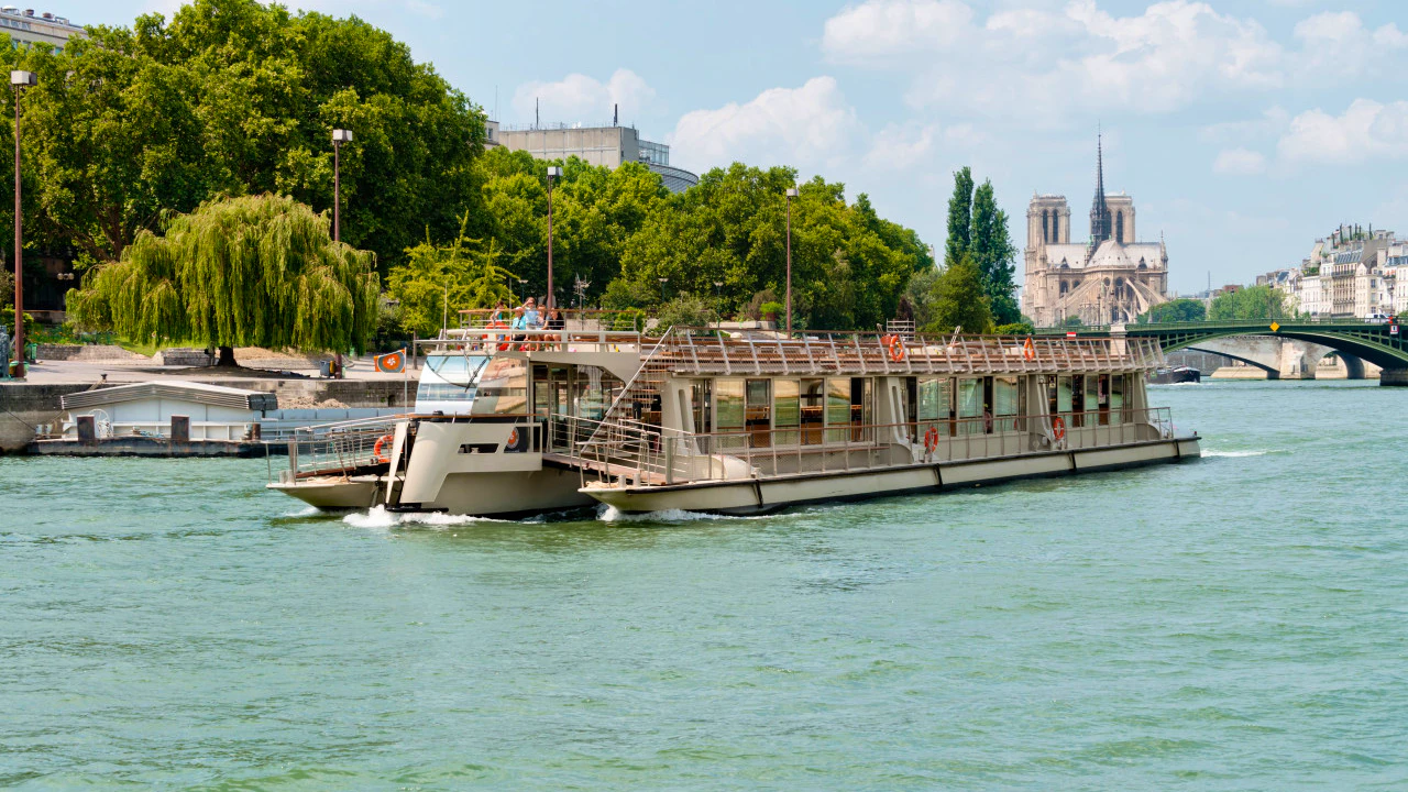 COMBO: Paris Museum Pass + Seine River Sightseeing Cruise by Bateaux Parisiens Category