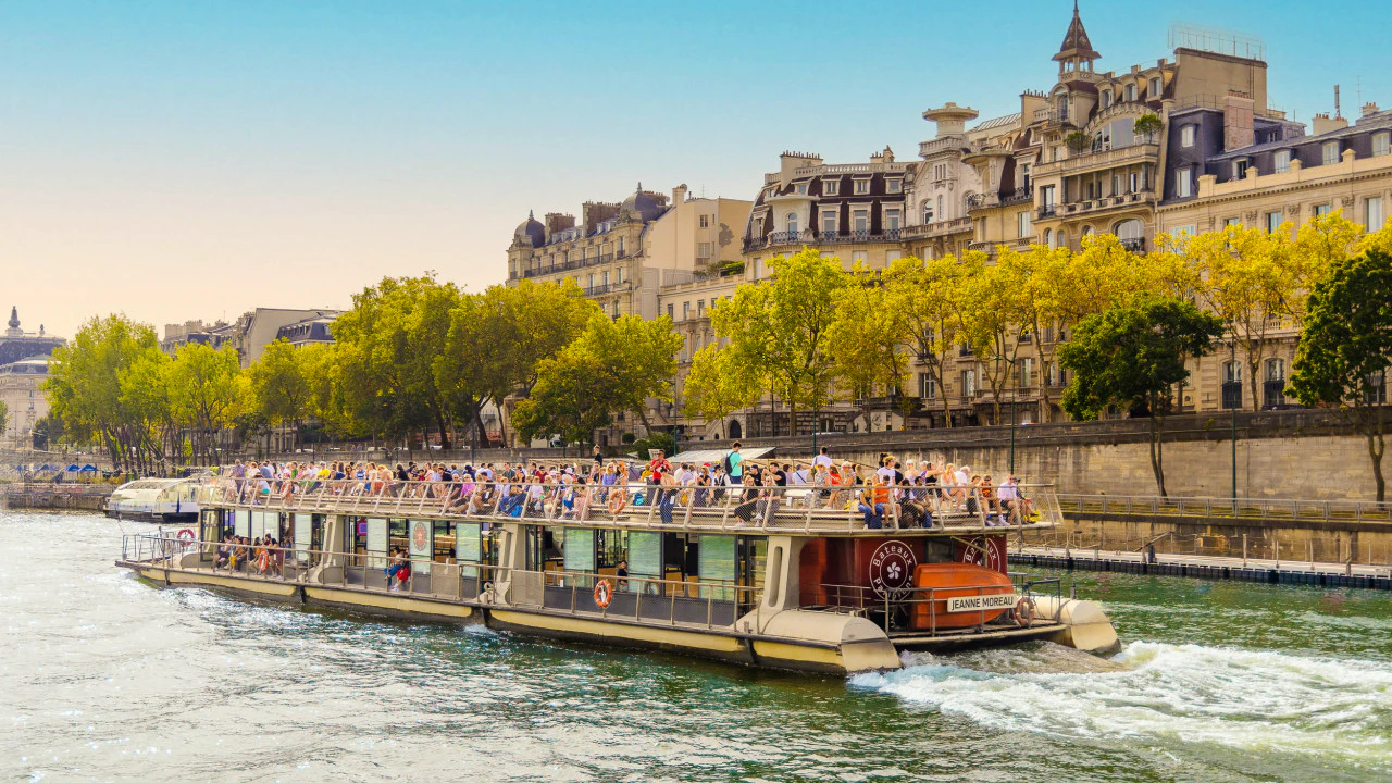 COMBO: Paris Museum Pass + Seine River Sightseeing Cruise by Bateaux Parisiens