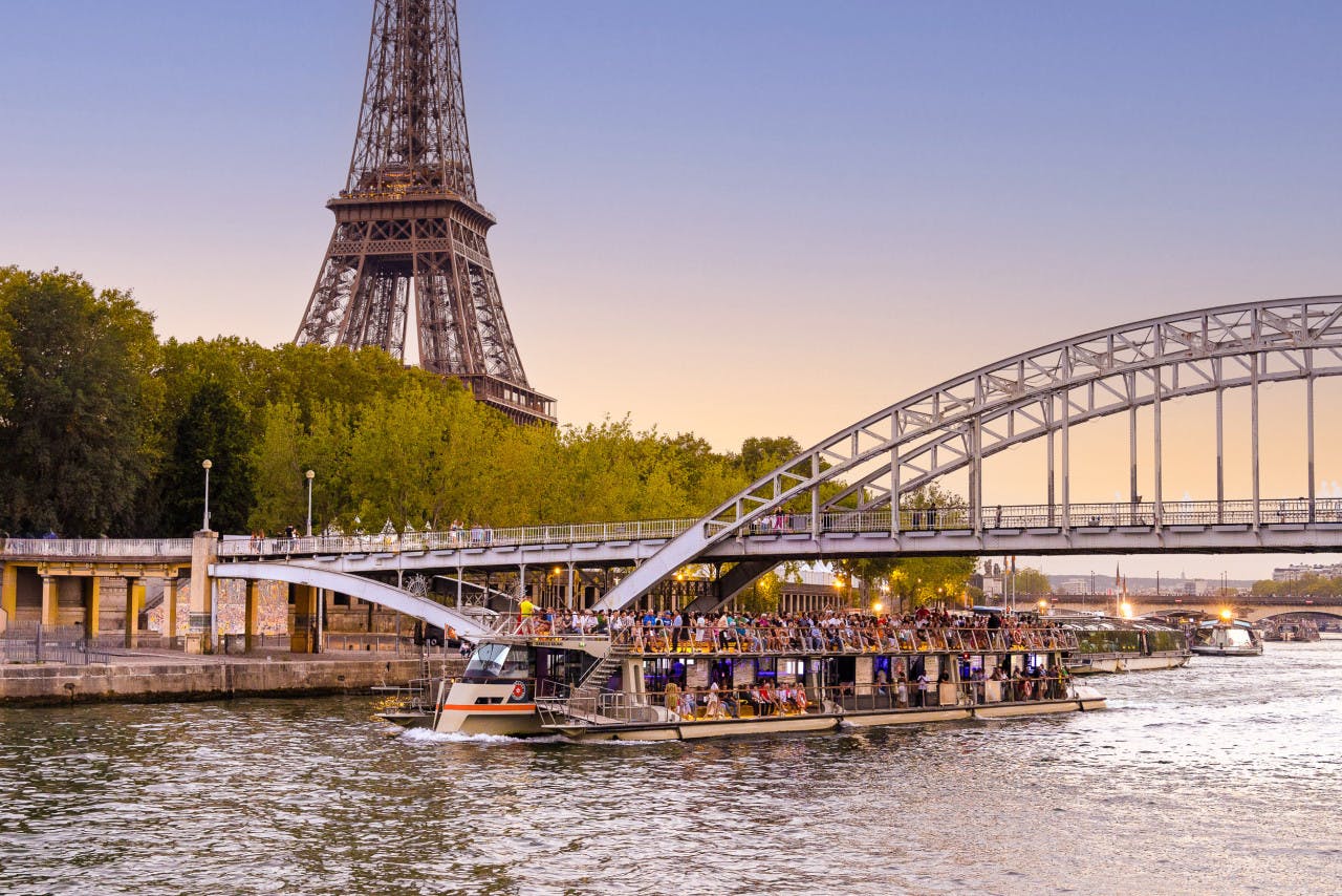 COMBO: Paris Museum Pass + Seine River Sightseeing Cruise by Bateaux Parisiens 