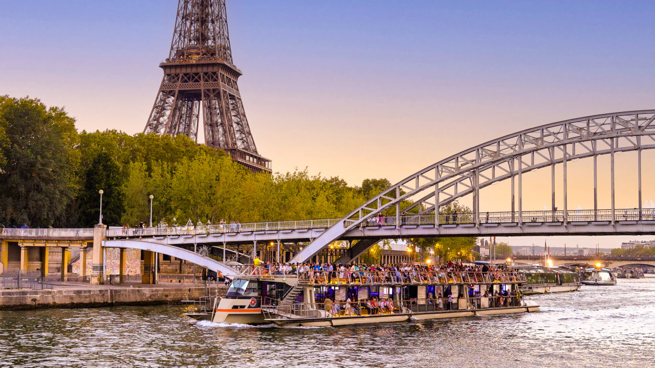 COMBO: Paris Museum Pass + Seine River Sightseeing Cruise by Bateaux Parisiens