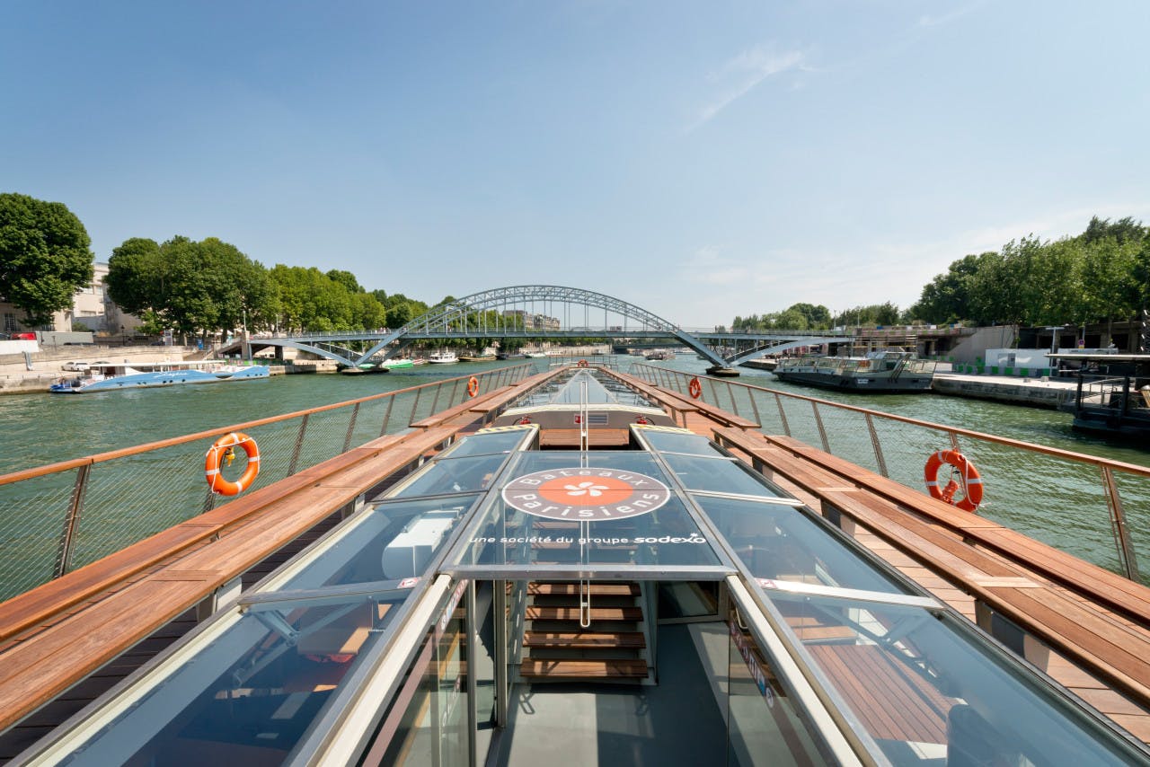 COMBO: Paris Museum Pass + Seine River Sightseeing Cruise by Bateaux Parisiens Location