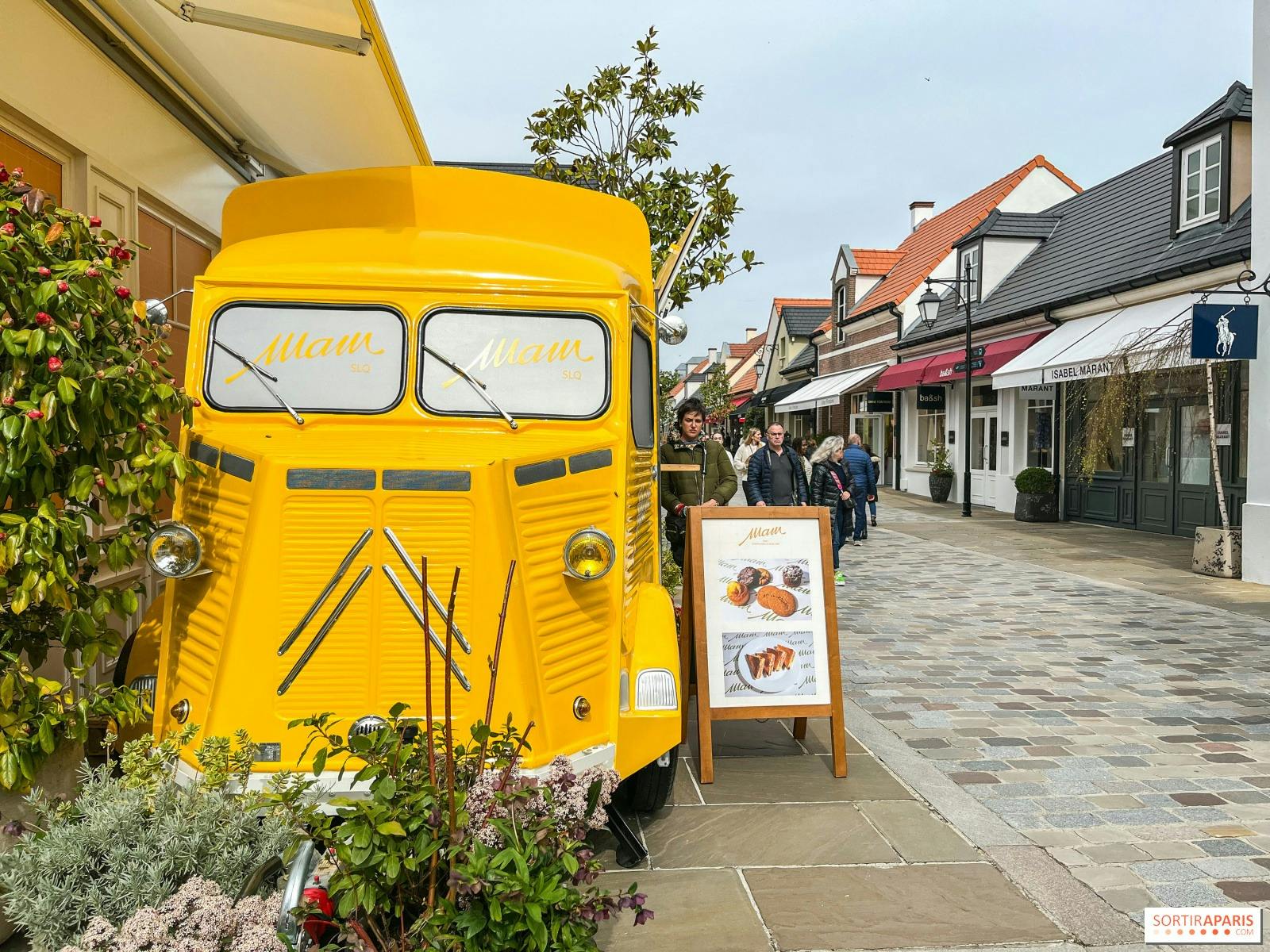 La Vallee Village with Round-Trip Transfers from Paris 