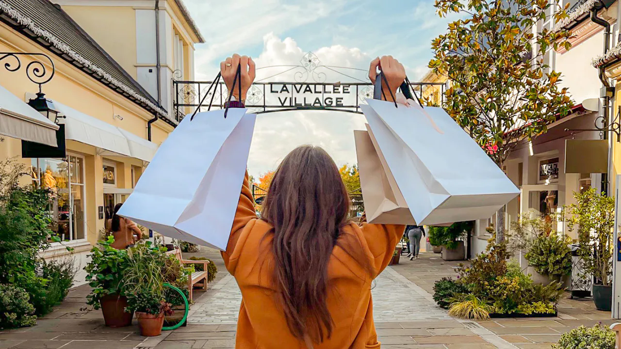 La Vallée Village with Round-Trip Transfers from Paris Ticket