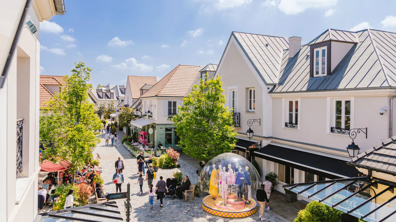 La Vallée Village with Round-Trip Transfers from Paris