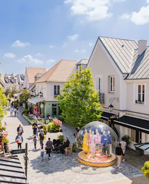 La Vallee Village with Round-Trip Transfers from Paris