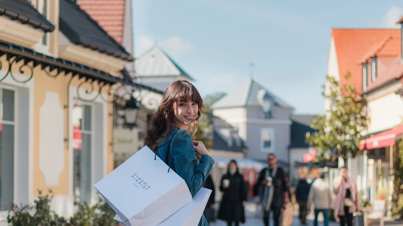 La Vallée Village with Round-Trip Transfers from Paris Price