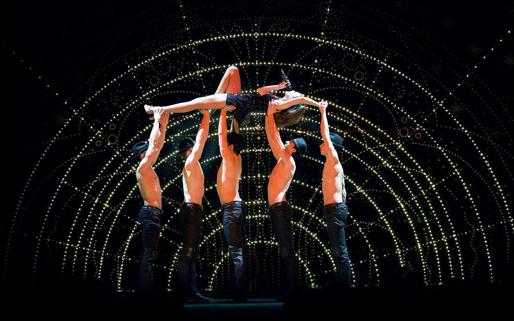 Paradis Latin Cabaret Night Show Review