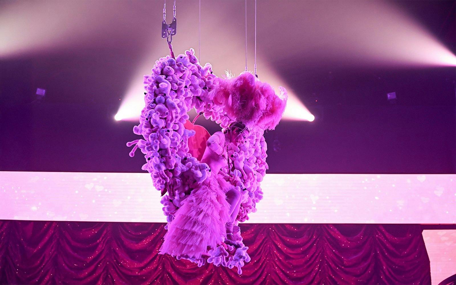 Paradis Latin Cabaret Night Show Thrillark