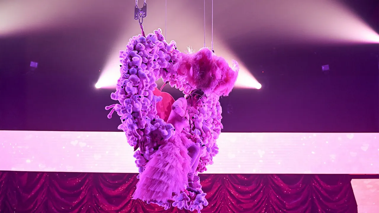 Paradis Latin Cabaret Night Show Thrillark