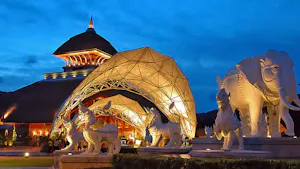 COMBO: Chiang Mai Night Safari + Siam Dragon Cabaret Show