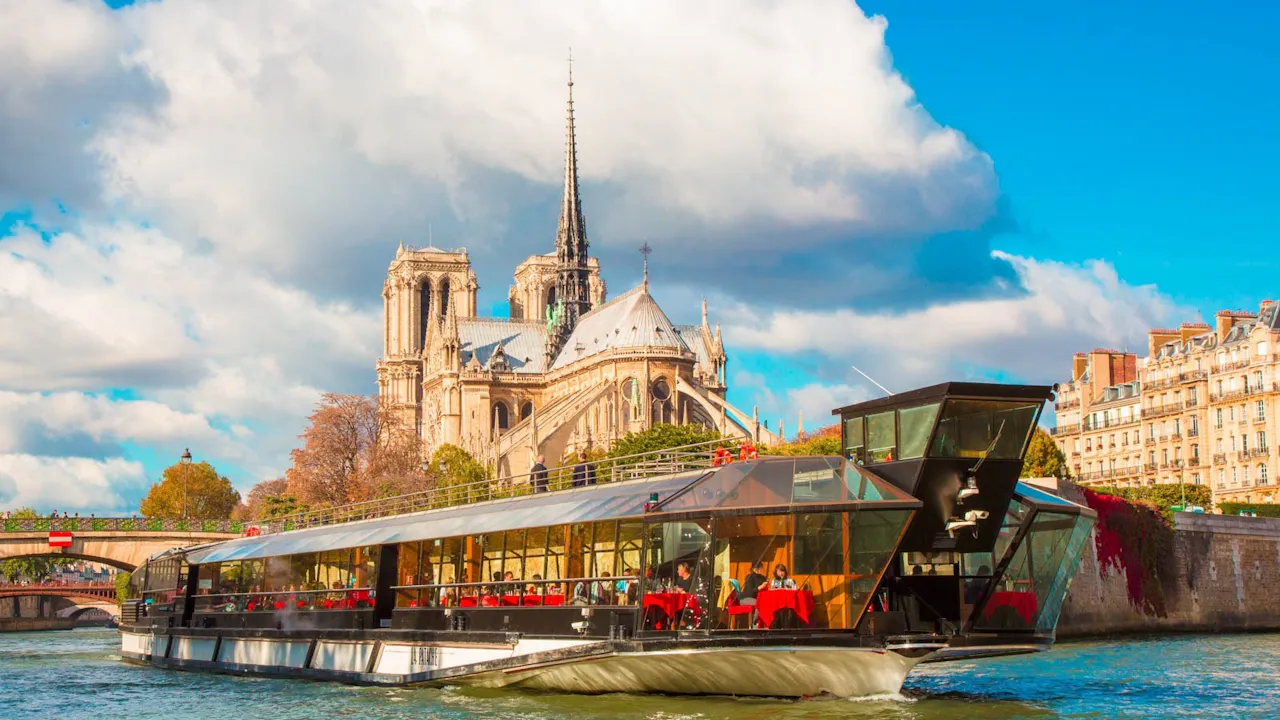 Bateaux Parisiens Seine River Gourmet Dinner Cruise Location
