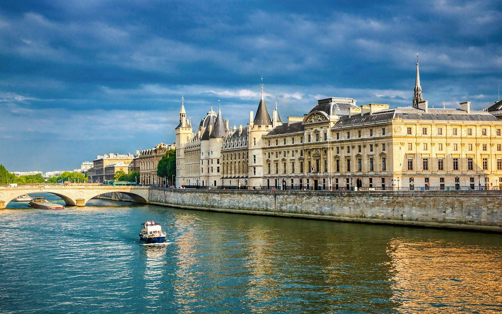 Conciergerie: Priority Entrance Ticket Category