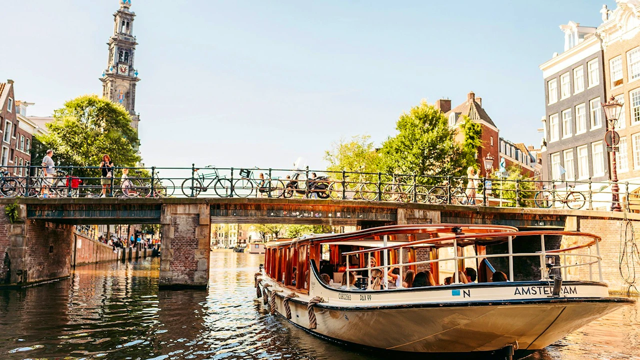 Amsterdam City Canal Cruise + Audioguide