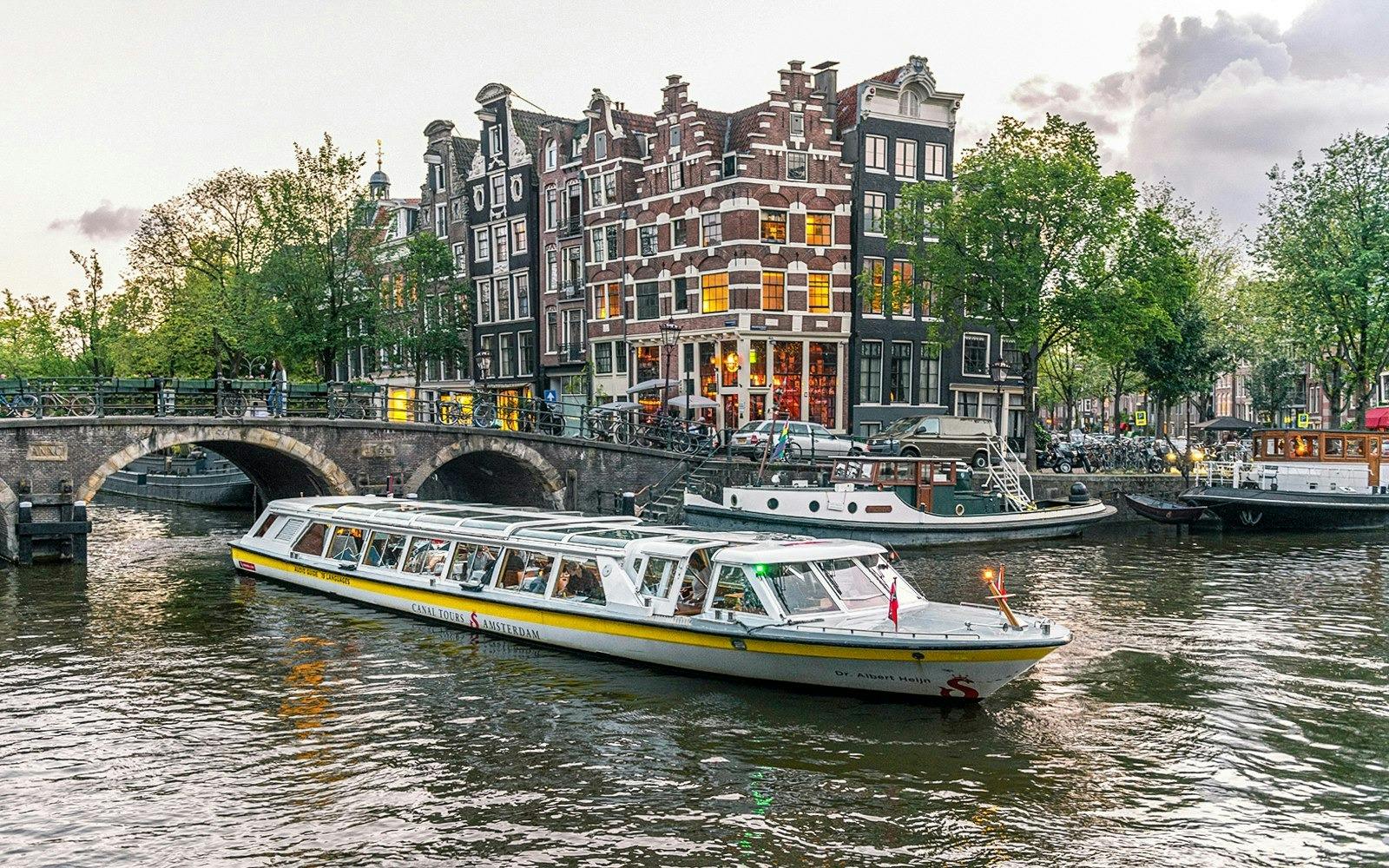 Amsterdam City Canal Cruise + Audioguide Thrillark