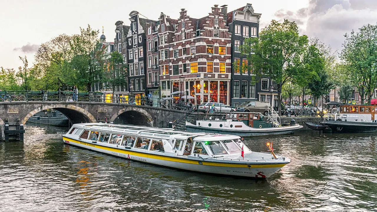 Amsterdam City Canal Cruise + Audioguide Thrillark