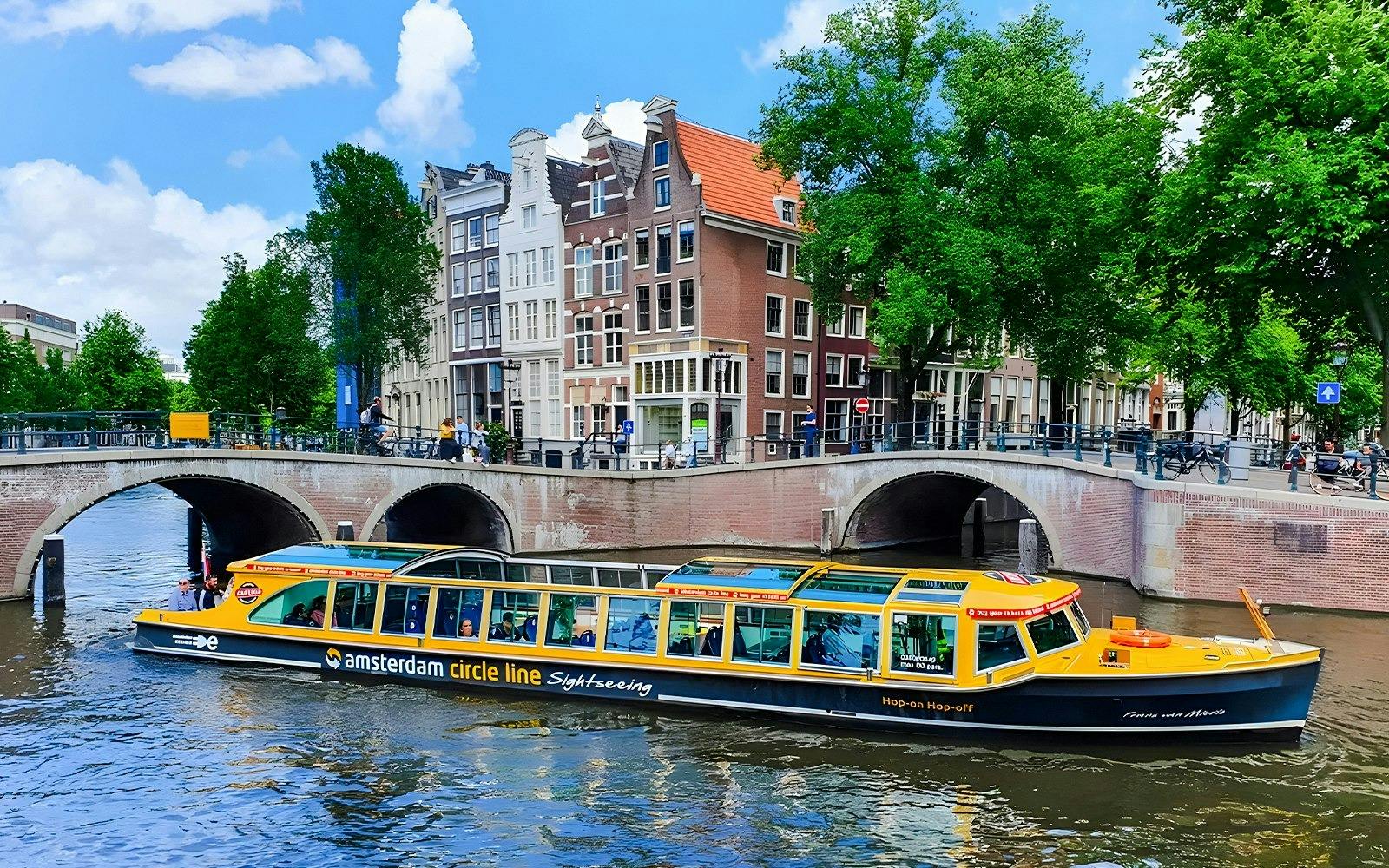 Amsterdam City Canal Cruise + Audioguide Ticket