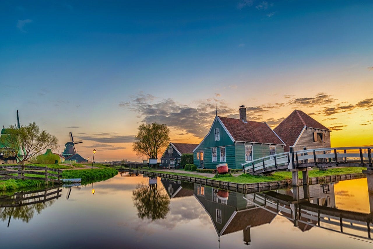 Zaanse Schans Windmill Village Tour with Transfers 