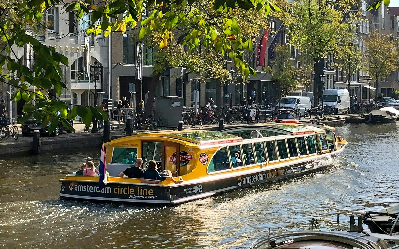 Amsterdam Canal Cruise Ticket with Pizza and Drinks