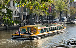 Amsterdam Canal Cruise Ticket with Pizza and Drinks