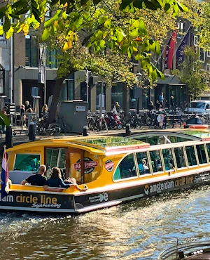 Amsterdam Canal Cruise Ticket with Pizza and Drinks