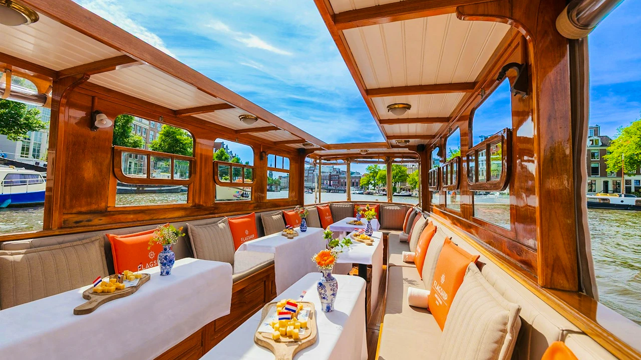 Amsterdam Canal Cruise Ticket with Pizza and Drinks