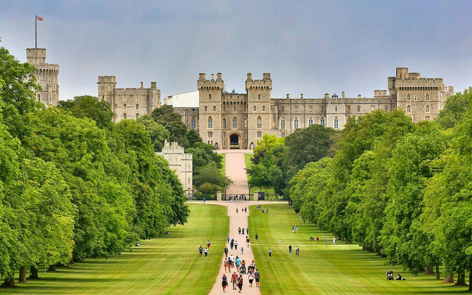 Windsor, Stonehenge, Bath & Lacock Tour with Lunch