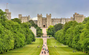Windsor, Stonehenge, Bath & Lacock Tour with Lunch