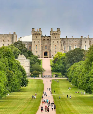 Windsor, Stonehenge, Bath & Lacock Tour with Lunch