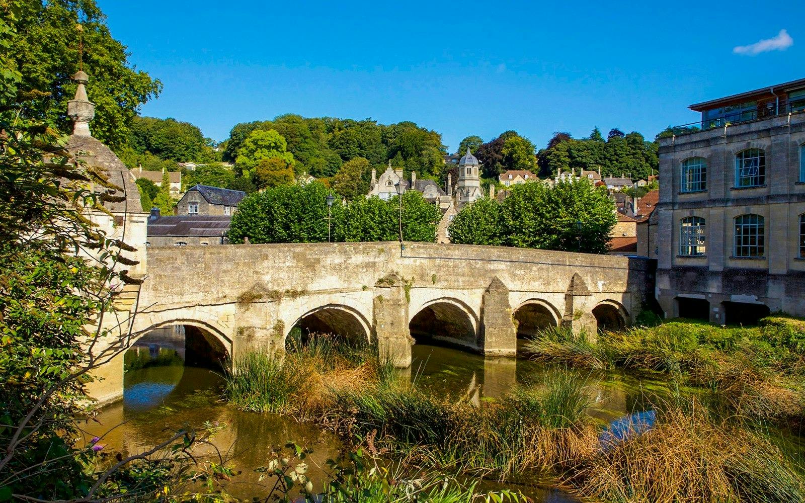 Windsor, Stonehenge, Bath & Lacock Tour with Lunch 