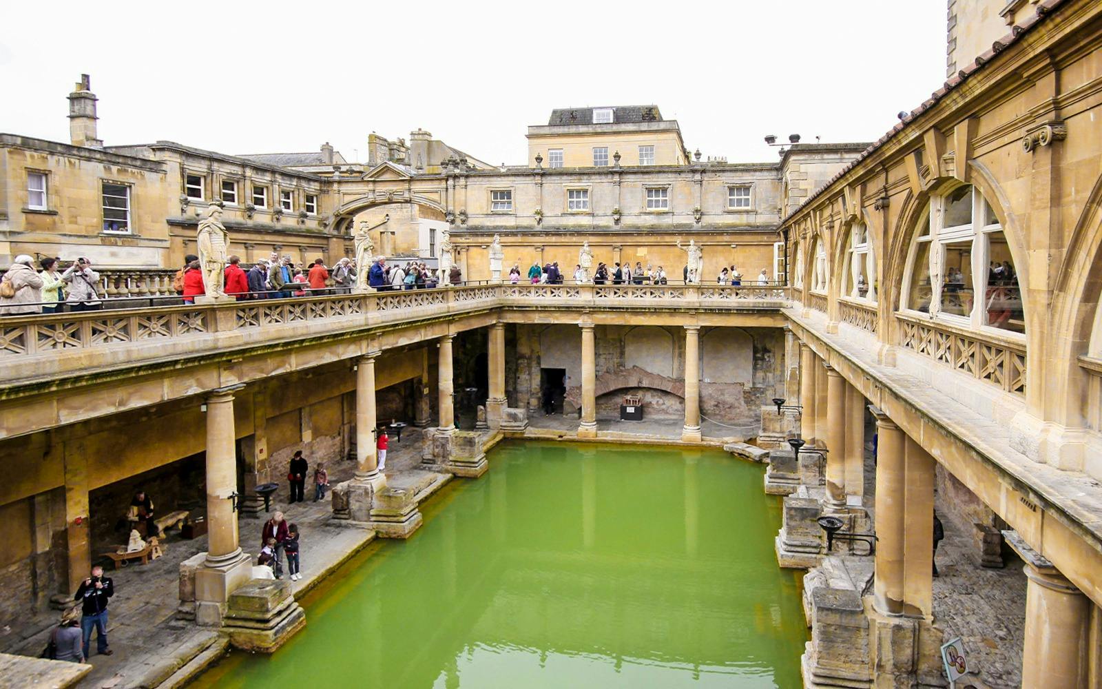 Windsor, Stonehenge, Bath & Lacock Tour with Lunch 