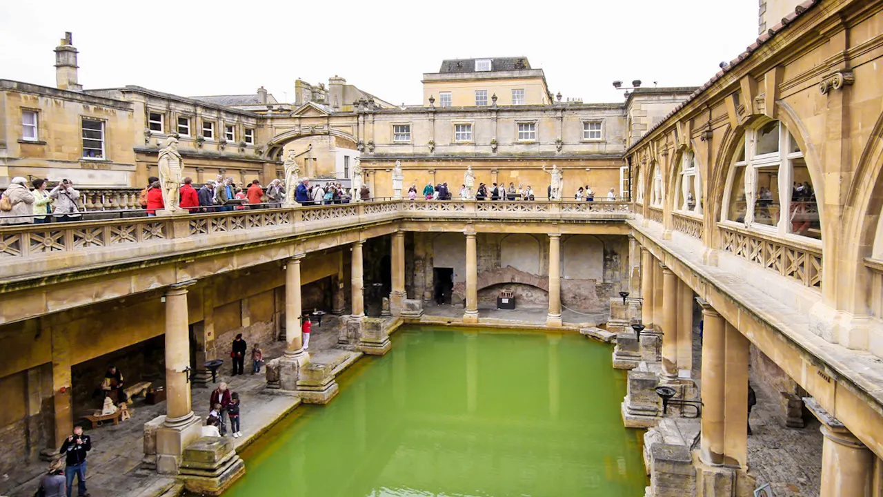 Windsor, Stonehenge, Bath & Lacock Tour with Lunch