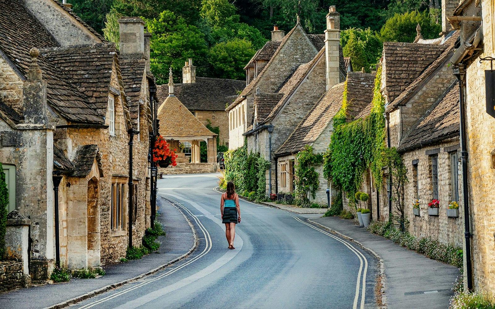 Cotswolds Village Tour with Lunch Thrillark