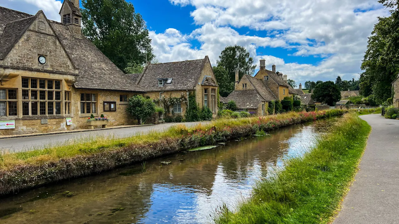 Cotswolds Village Tour with Lunch