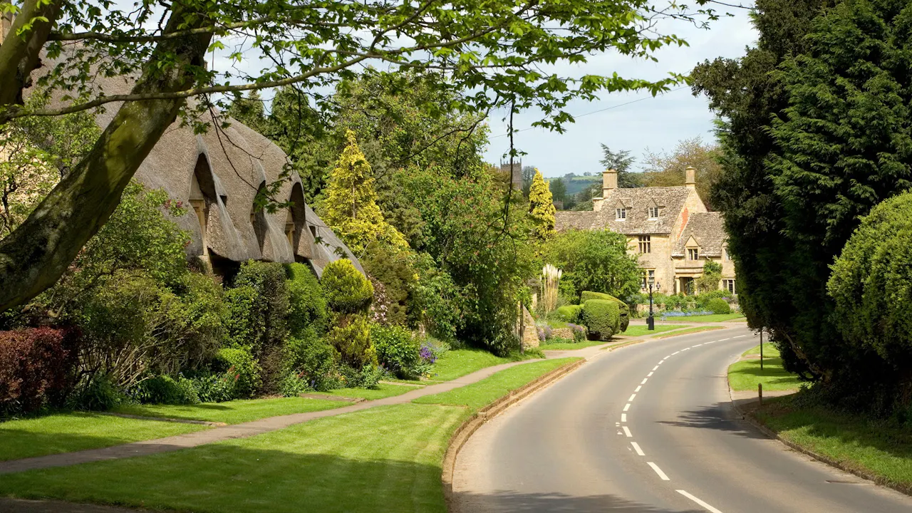 Cotswolds Village Tour with Lunch