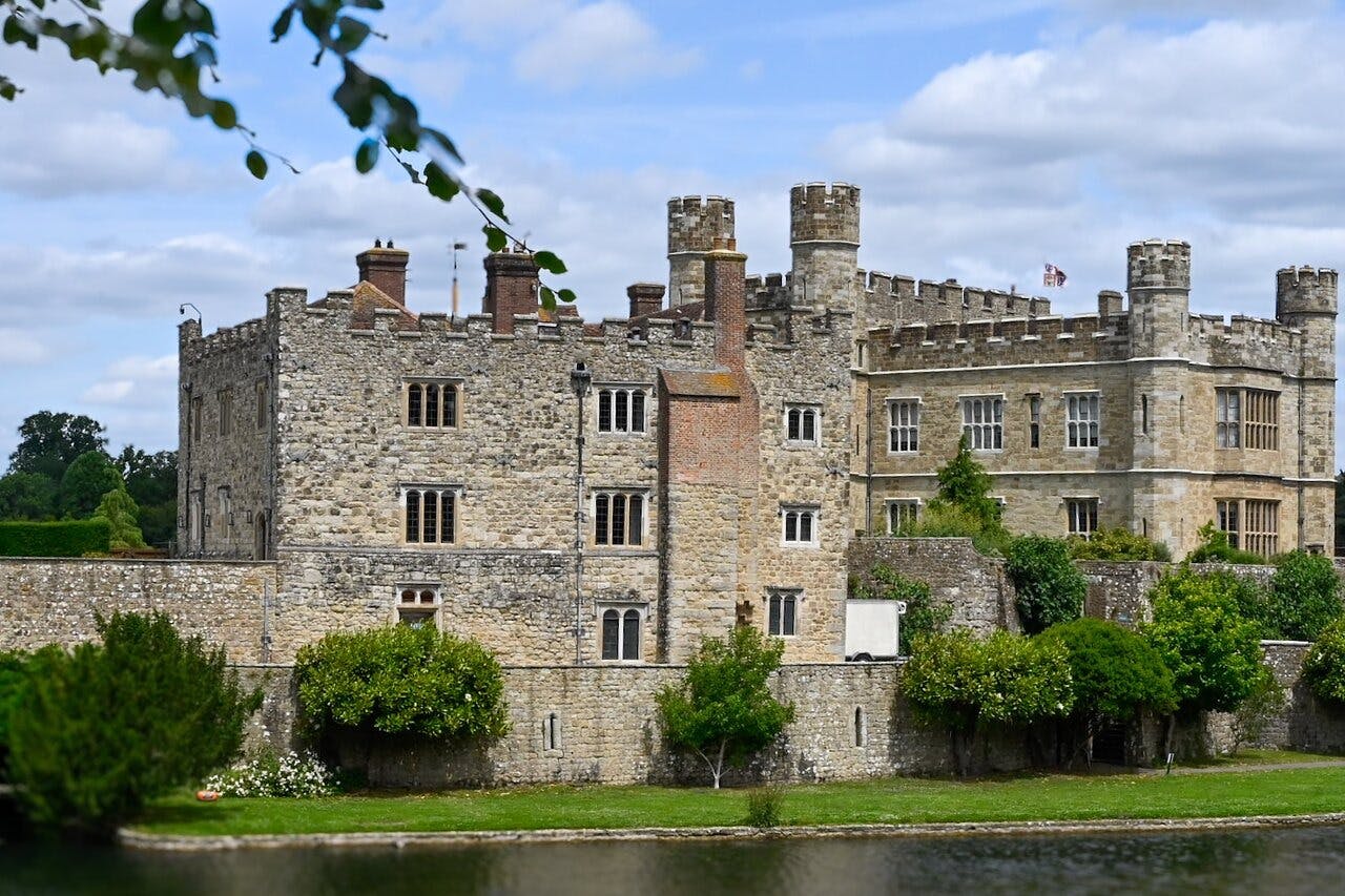 Leeds Castle, Canterbury, Dover & Greenwich Tour  Discount