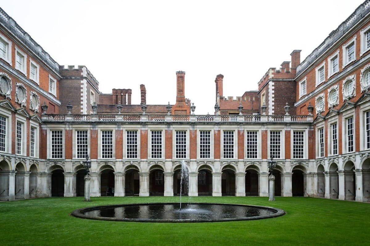 Hampton Court , Windsor Castle & London Sightseeing Tour Discount