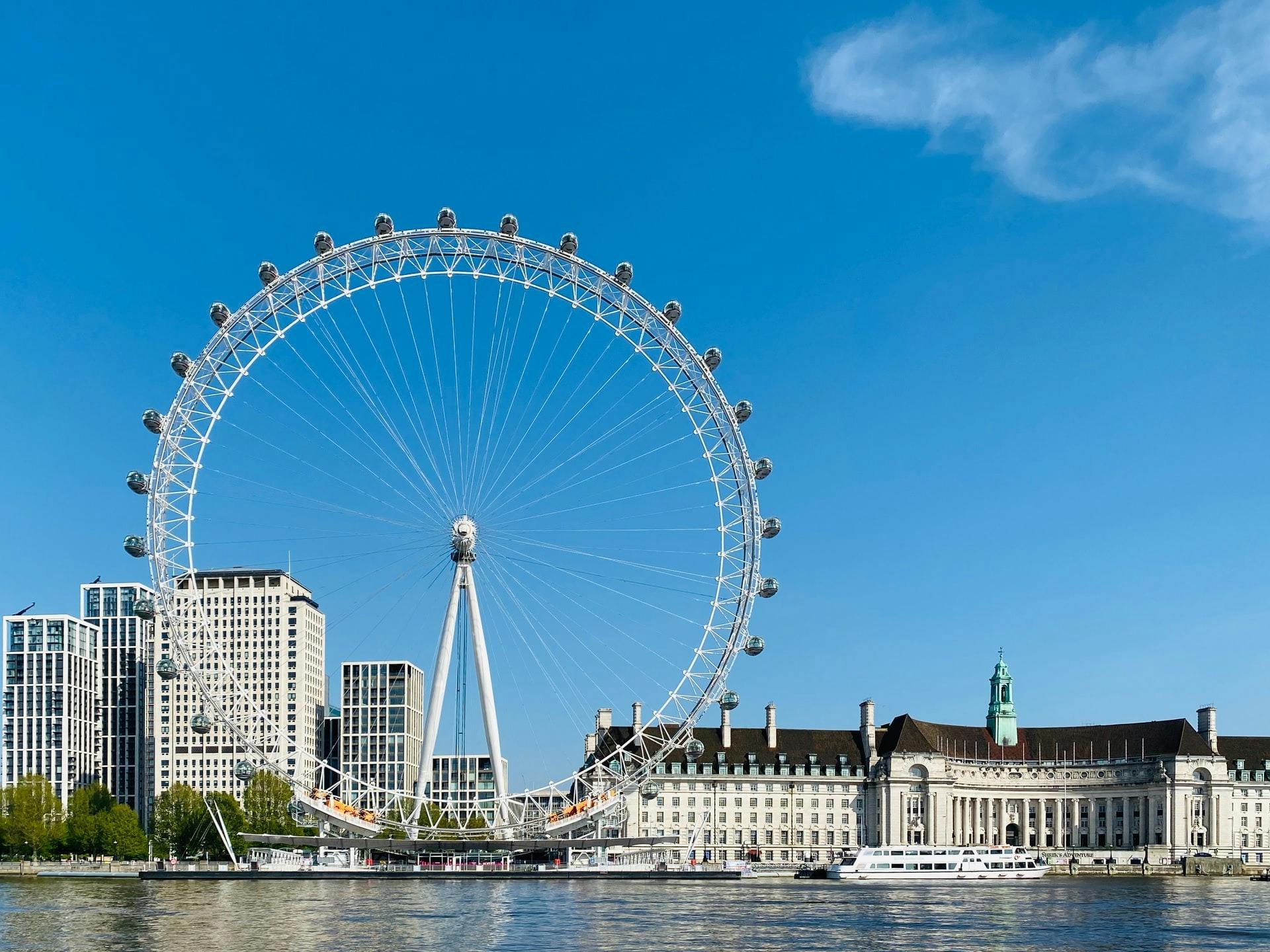 Hampton Court , Windsor Castle & London Sightseeing Tour 