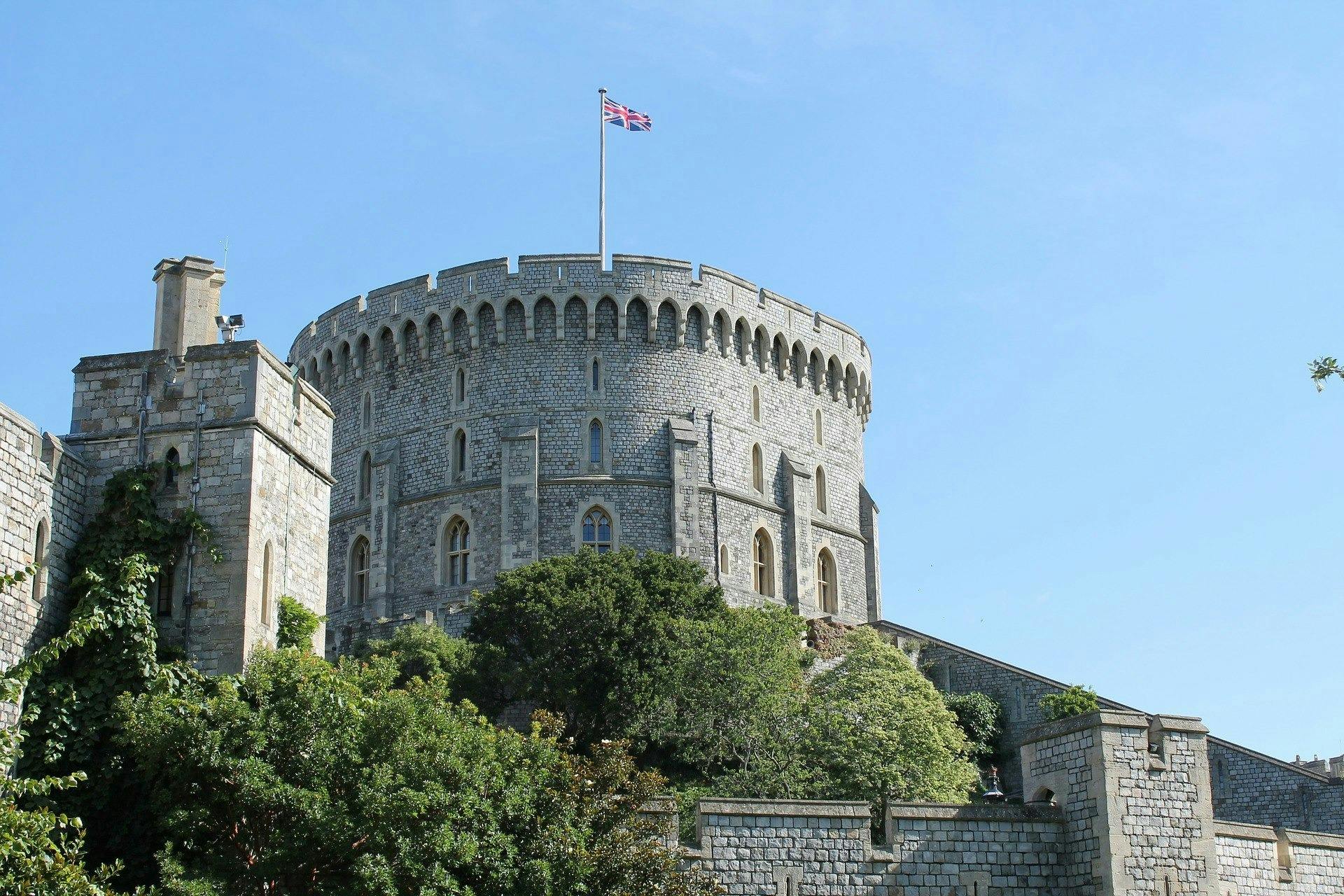 Hampton Court , Windsor Castle & London Sightseeing Tour 