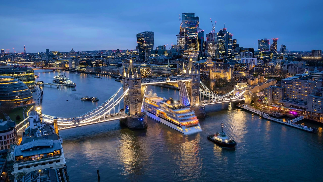 London Dinner Cruise on the River Thames