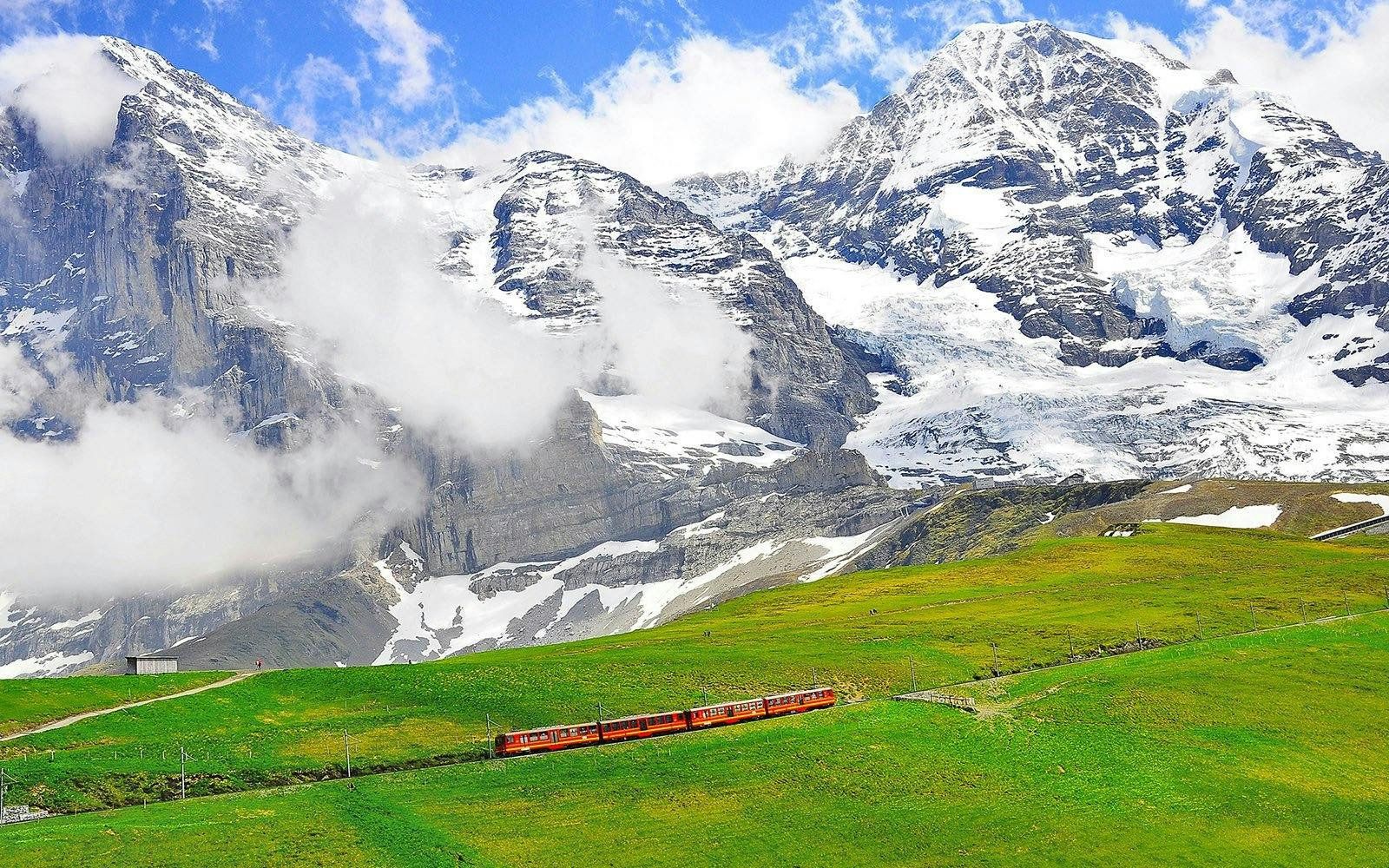 Grindelwald, Interlaken & Lauterbrunnen Tour Review